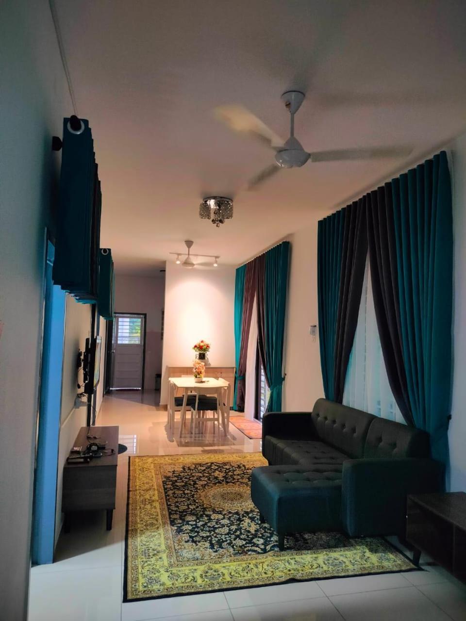 Aiman'S Rose Homestay Teluk Panglima Garang Buitenkant foto
